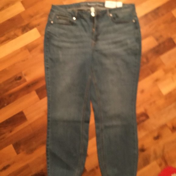 NWT medium wash, raw hem plus size jeans - Picture 2 of 7